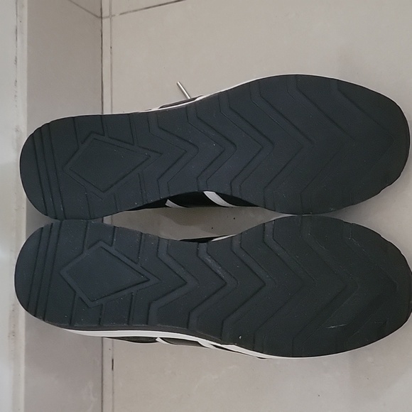 Michael Kors Footwear - Picture 6 of 6